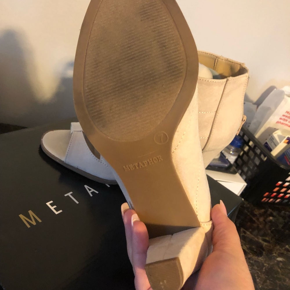 Shoes - Picture 5 of 5